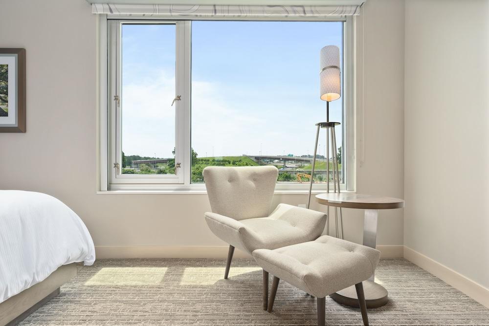 Готель Element Hampton Peninsula Town Center Екстер'єр фото