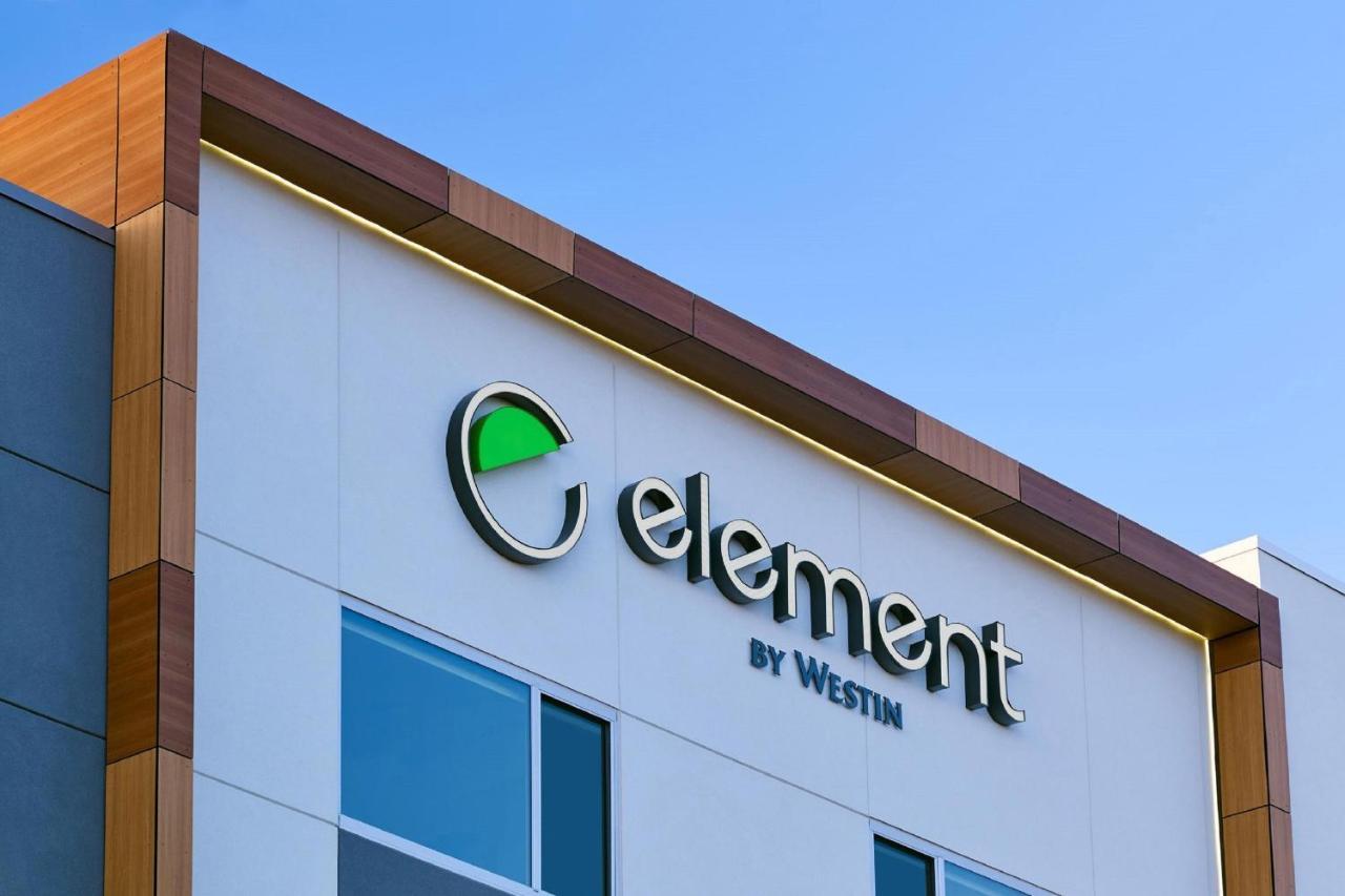 Готель Element Hampton Peninsula Town Center Екстер'єр фото