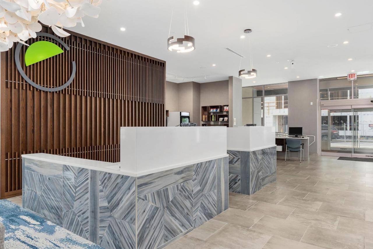 Готель Element Hampton Peninsula Town Center Екстер'єр фото