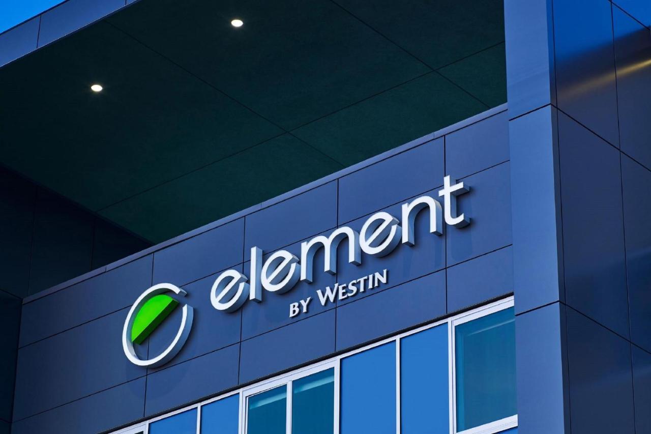 Готель Element Hampton Peninsula Town Center Екстер'єр фото