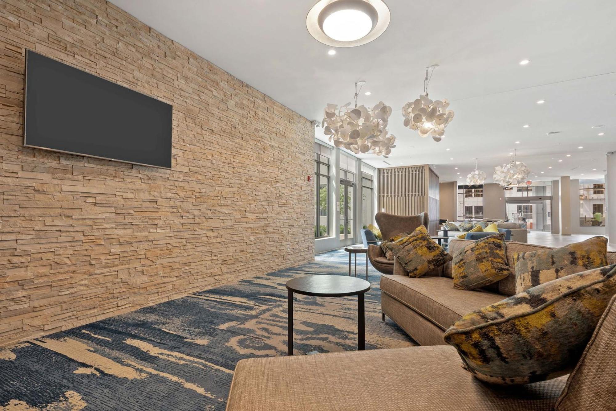 Готель Element Hampton Peninsula Town Center Екстер'єр фото