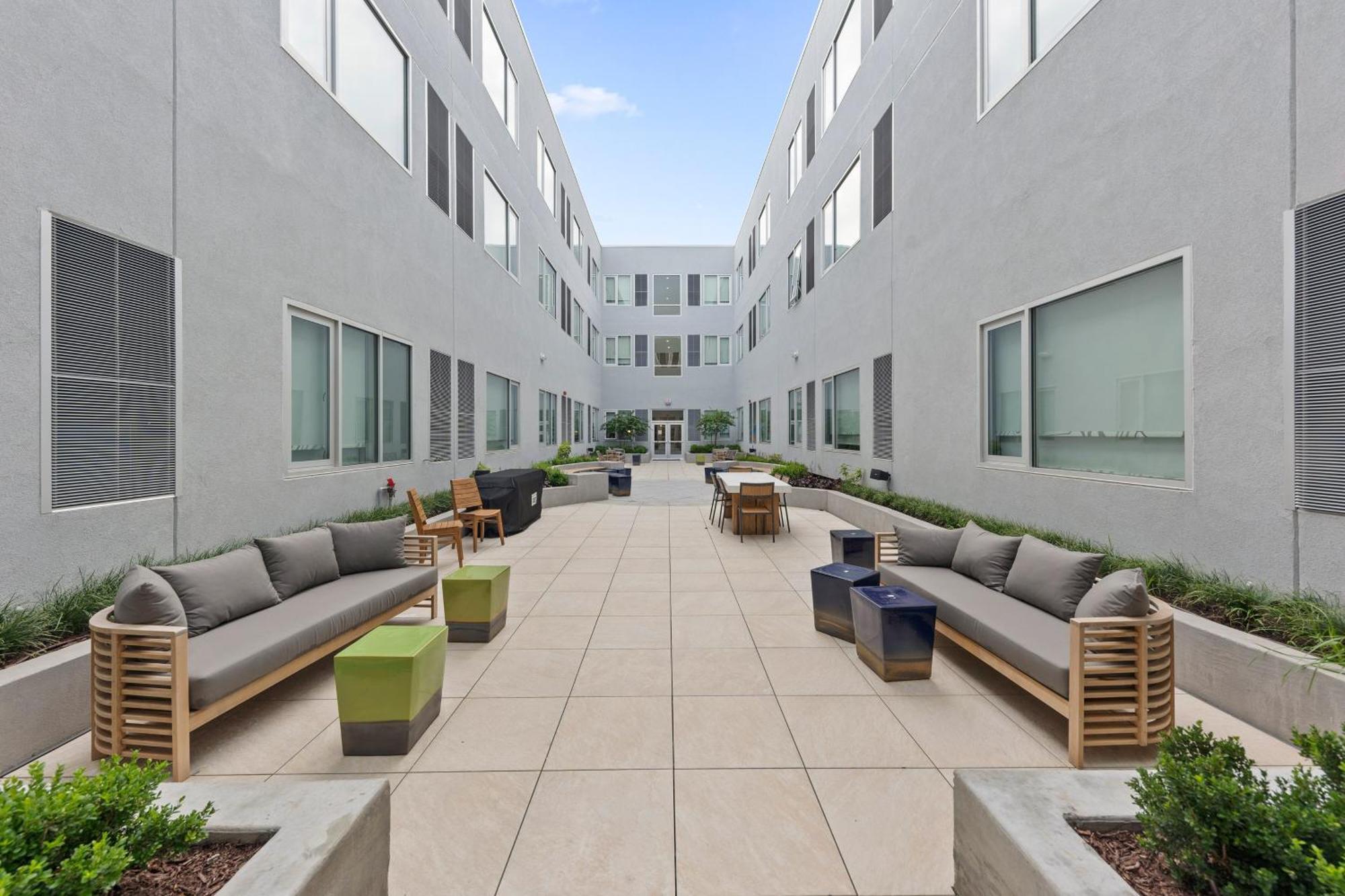 Готель Element Hampton Peninsula Town Center Екстер'єр фото